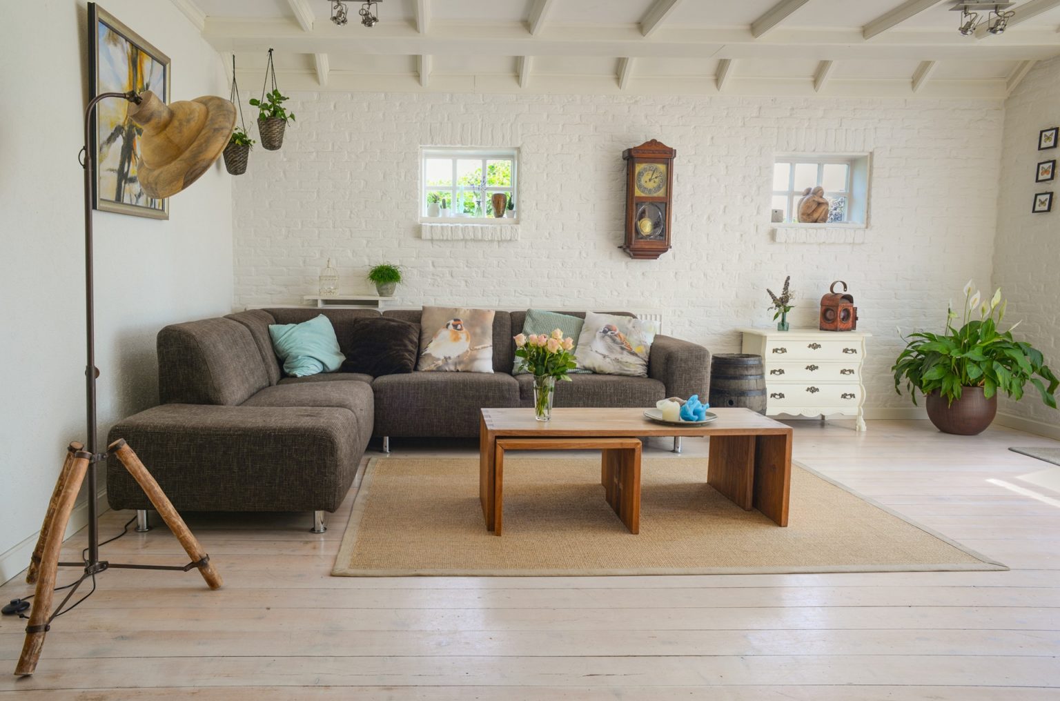 brown-wooden-center-table-584399
