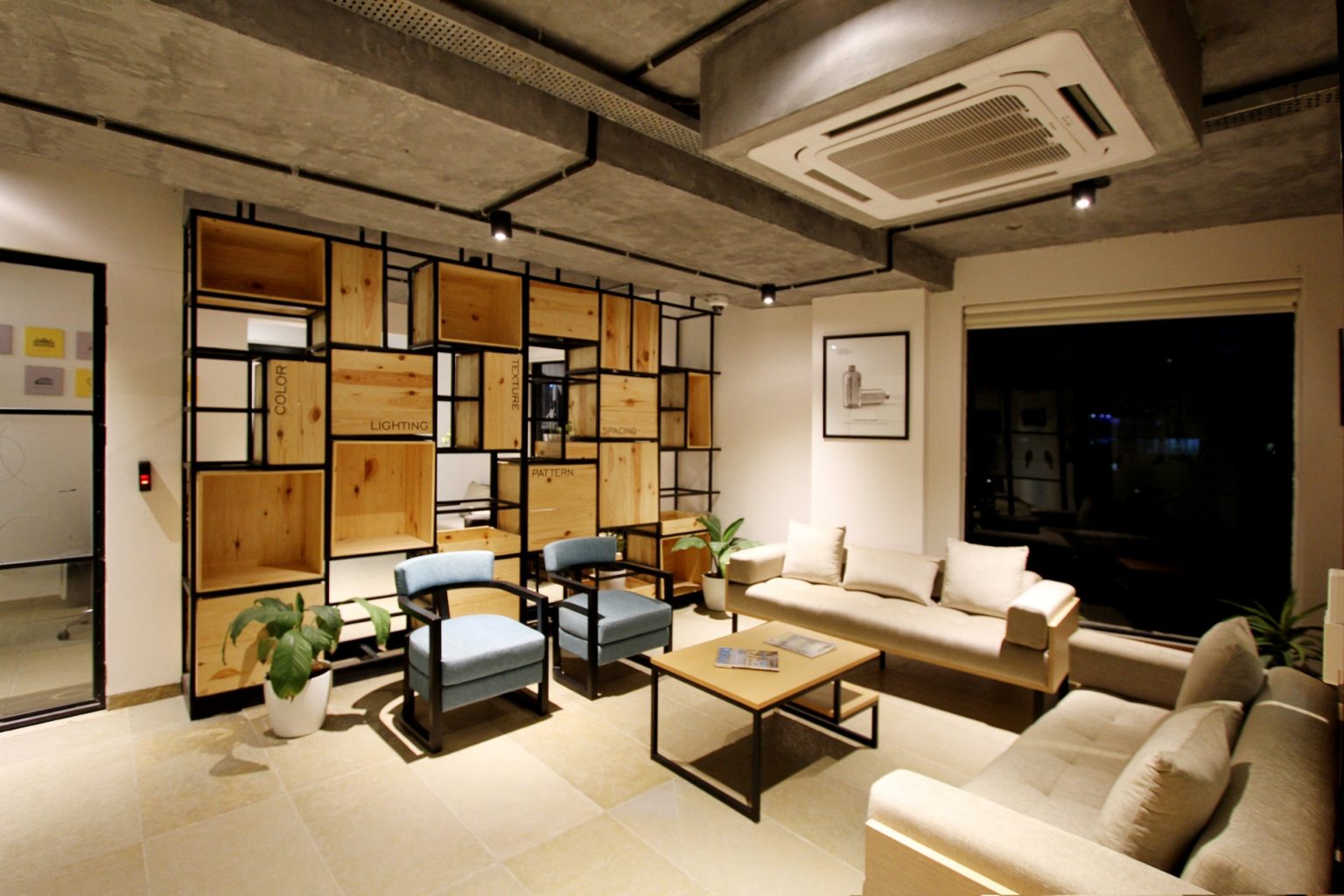 empty-living-room-2251247